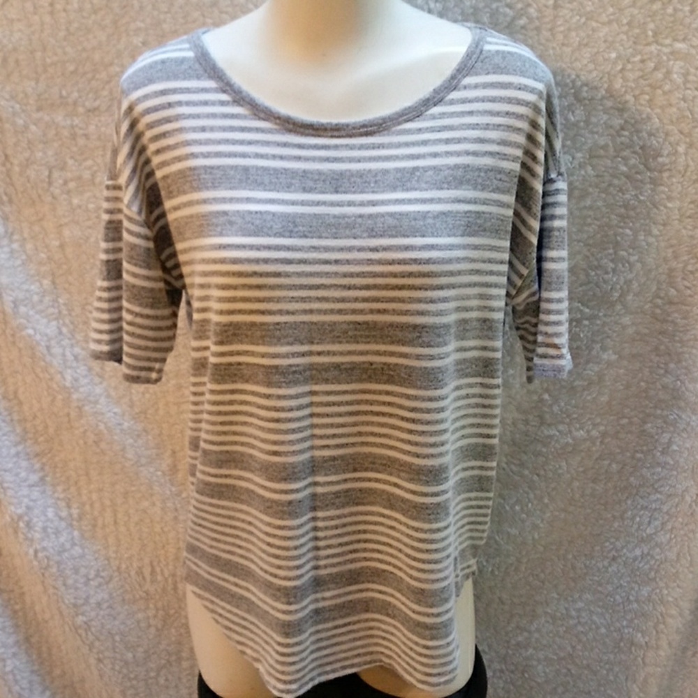 Gap Ladies grey and white top